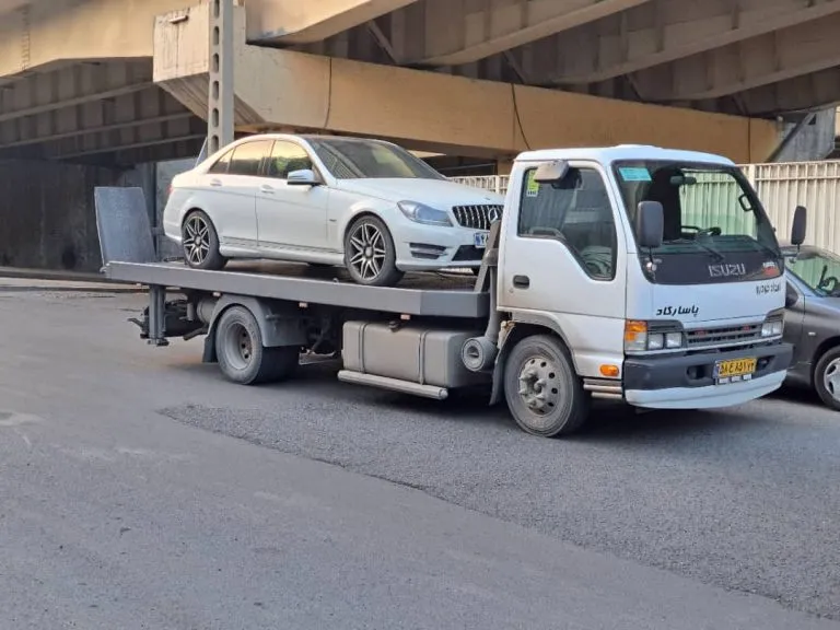 حمل خودرو با جرثقیل در رزن