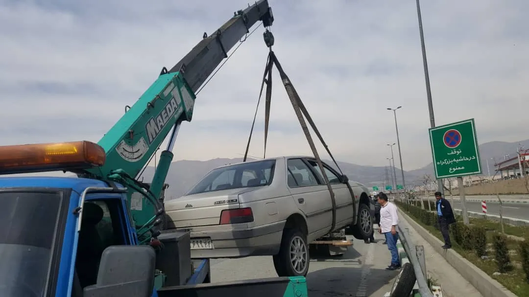حمل خودرو با جرثقیل در رزن